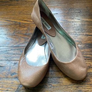Women’s Steve Madden tan flats